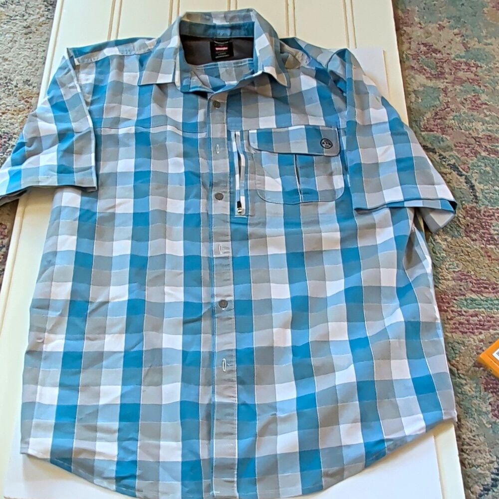 Wrangler ATG Men's L Regular Fit Blue/Gray/White Plaid Short Sleeve Button-Up